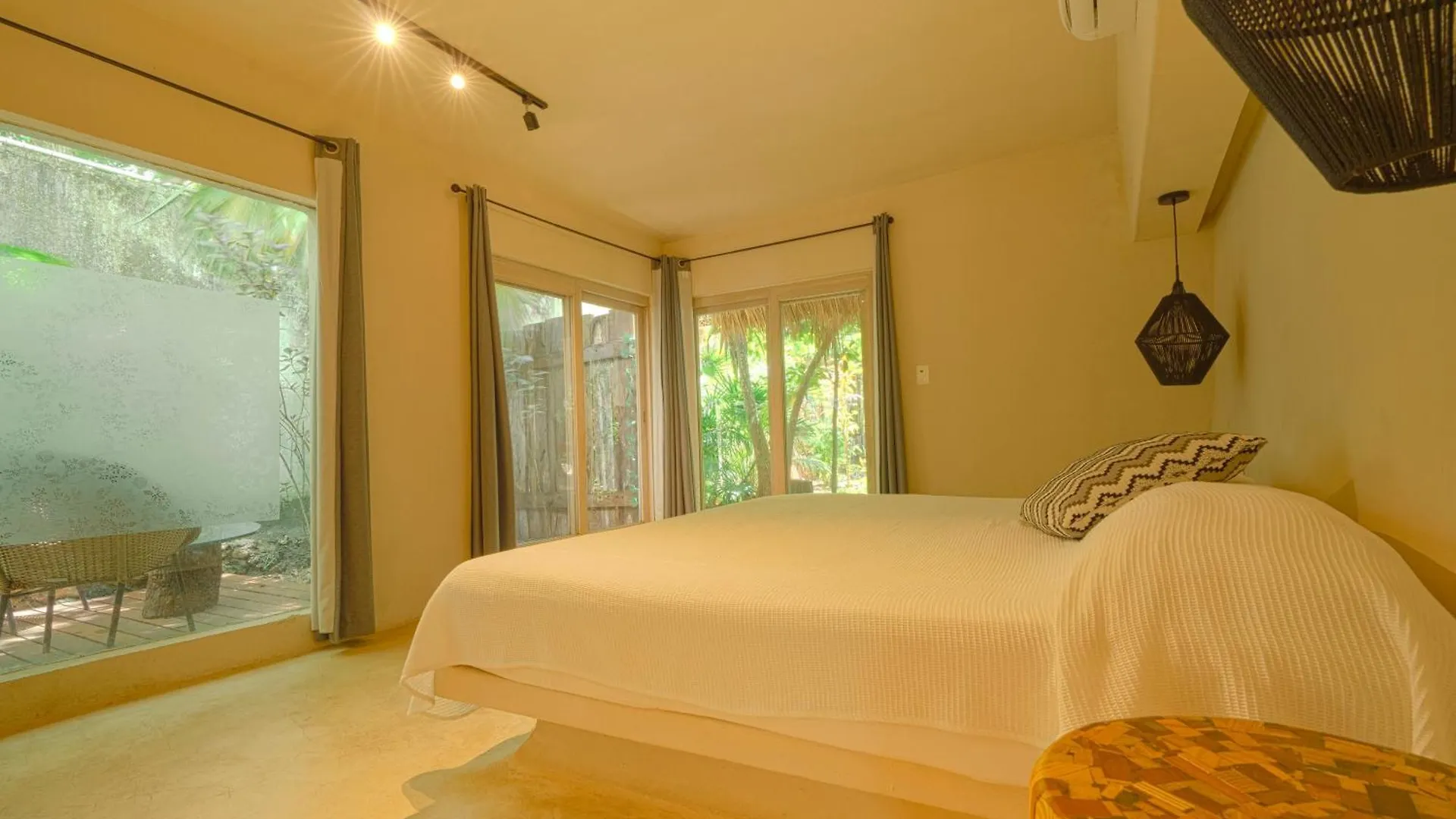 Oma Cancun - Holistic Healing Center Mexico